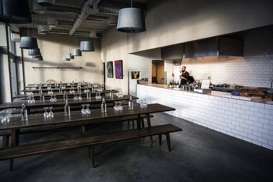 Restaurant &mdash; Saltimporten Canteen, one floor down.